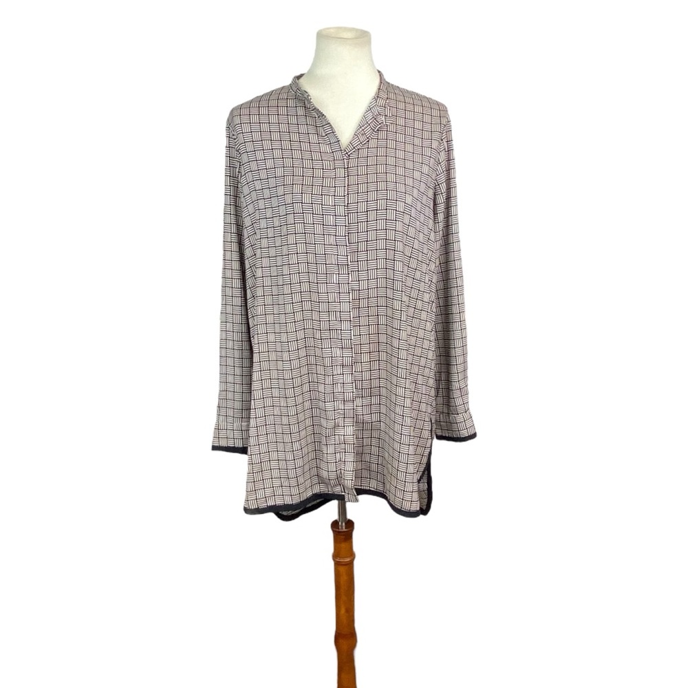 Woman’s Ann Taylor lightweight black and tan button down long shirt size M